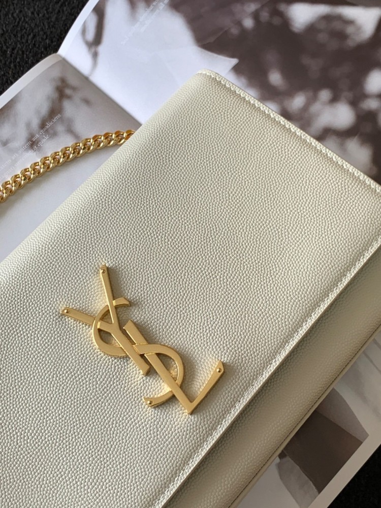 This is the YSL Kate chain bag, made of white caviar leather with gold-tone logo and chain, suitable for shoulder or crossbody wear.