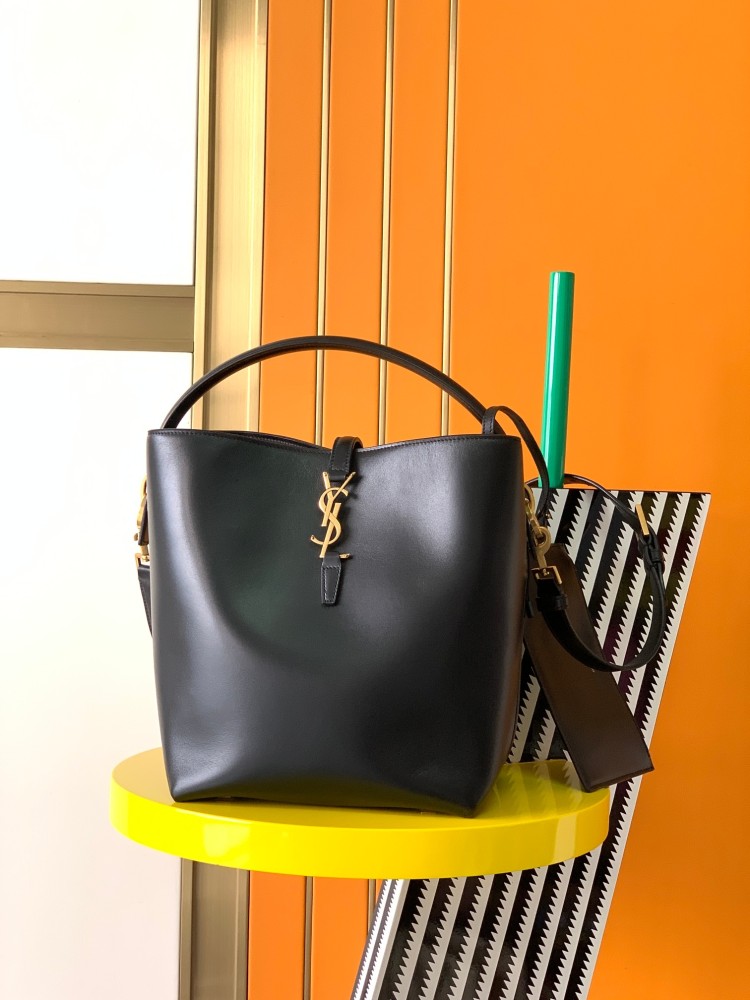 This is a classic shoulder bag from the YSL (Yves Saint Laurent) Kate collection. It is crafted from black pebbled leather, paired with the iconic gold-tone YSL logo and a gold-tone metal chain.