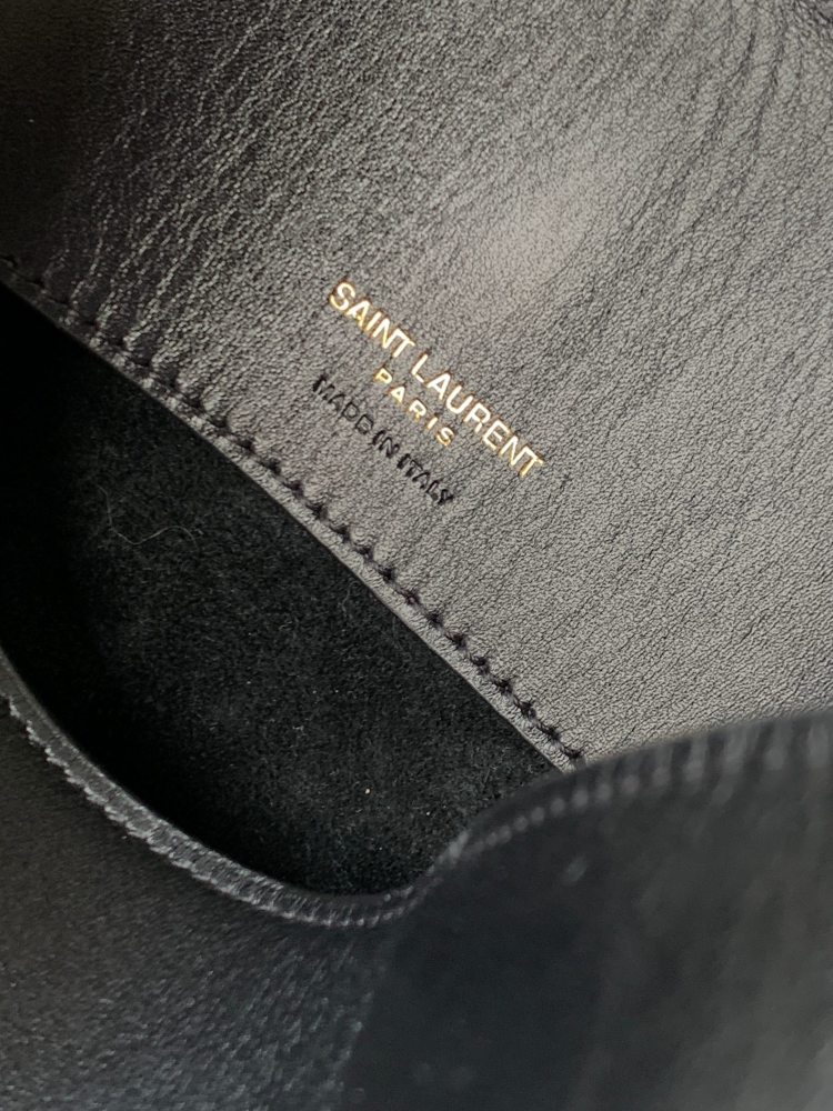 This is a classic shoulder bag from the YSL (Yves Saint Laurent) Kate collection. It is crafted from black pebbled leather, paired with the iconic gold-tone YSL logo and a gold-tone metal chain.