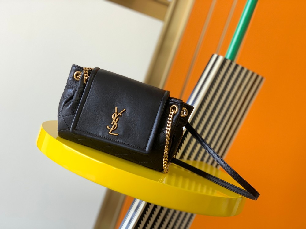This is a quilted chain bag from YSL (Yves Saint Laurent), crafted from soft black leather with a gold-tone metal YSL logo and chain strap. It features a sleek and sophisticated design, suitable for shoulder or crossbody wear.