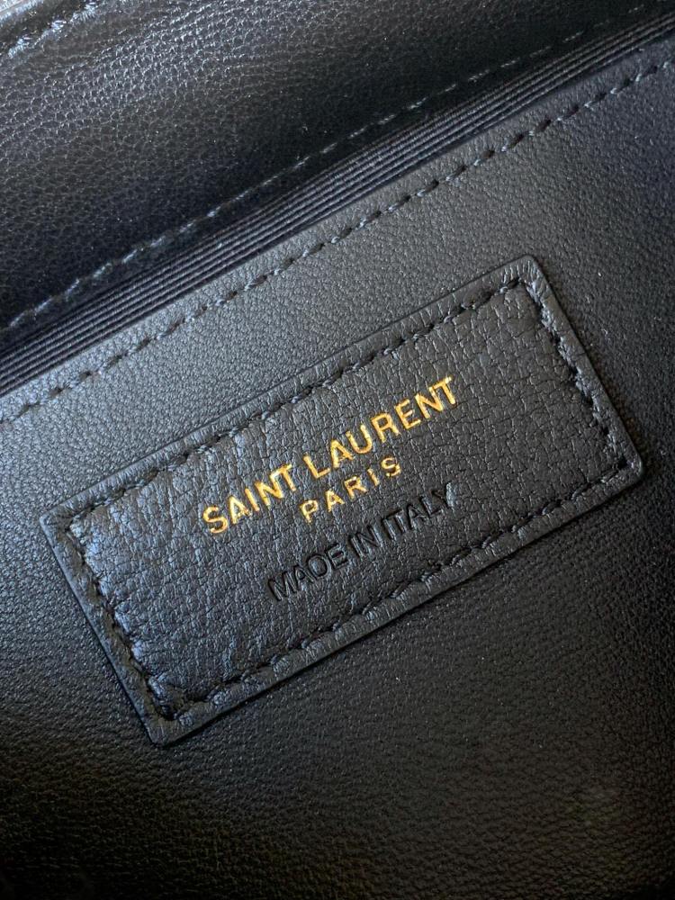 This is a quilted chain bag from YSL (Yves Saint Laurent), crafted from soft black leather with a gold-tone metal YSL logo and chain strap. It features a sleek and sophisticated design, suitable for shoulder or crossbody wear.