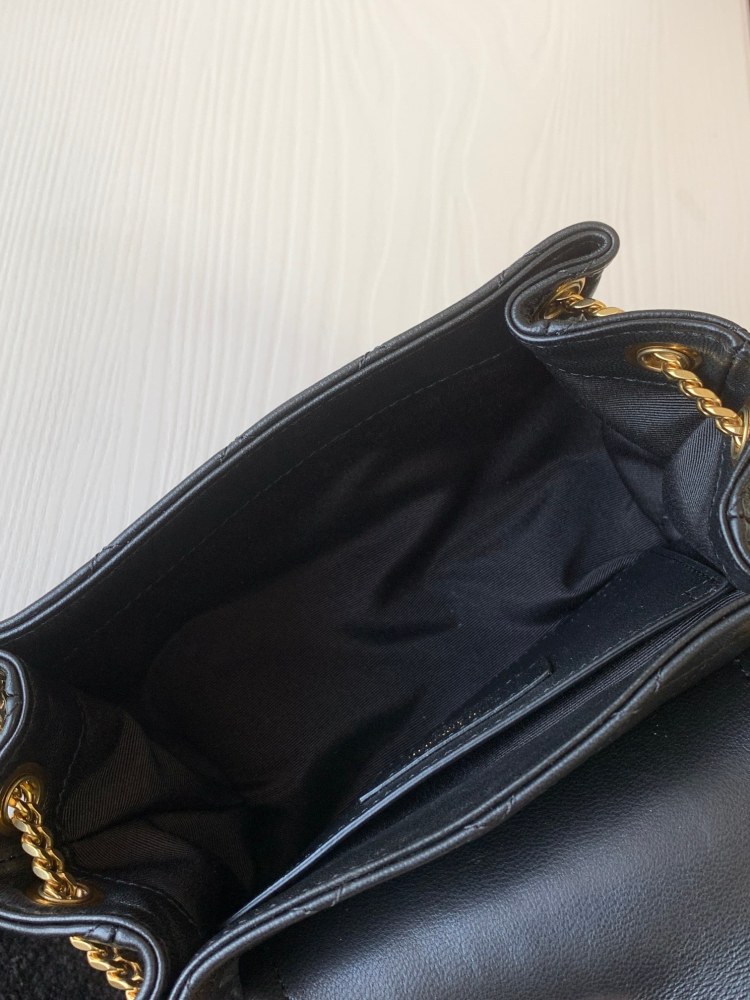 This is a quilted chain bag from YSL (Yves Saint Laurent), crafted from soft black leather with a gold-tone metal YSL logo and chain strap. It features a sleek and sophisticated design, suitable for shoulder or crossbody wear.