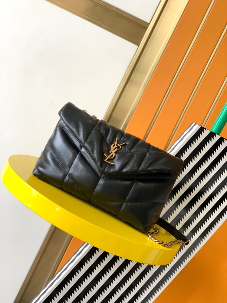 This is the YSL Loulou Puffer quilted bag, made of black lambskin leather, suitable for shoulder or crossbody wear.