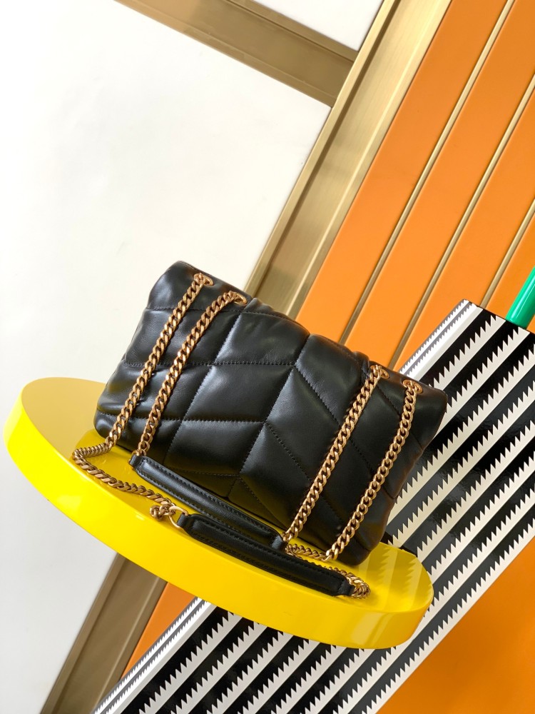This is the YSL Loulou Puffer quilted bag, made of black lambskin leather, suitable for shoulder or crossbody wear.