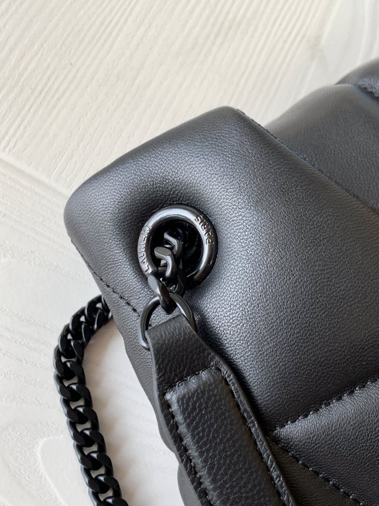 This is a classic quilted bag from YSL (Yves Saint Laurent), crafted from matte black leather with iconic silver metal YSL turnlock accents. It boasts a minimalist yet high-end style, suitable for both daily and formal occasions.