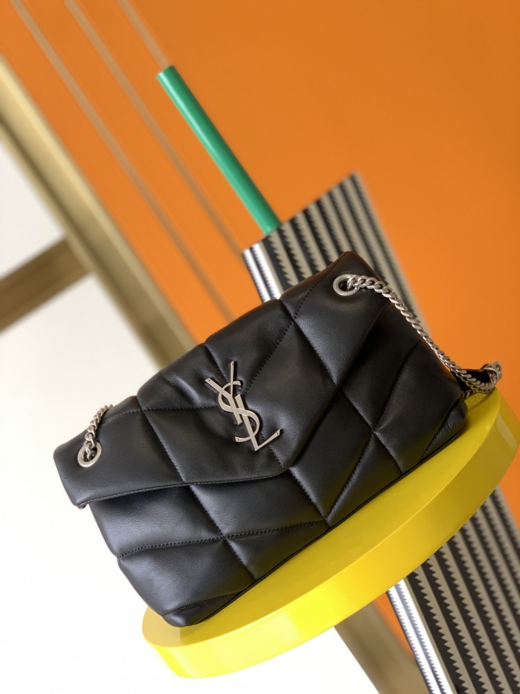 This is the YSL Loulou Puffer quilted bag, crafted from black soft leather with a silver YSL logo, featuring a relaxed yet sophisticated style and suitable for shoulder or crossbody wear.