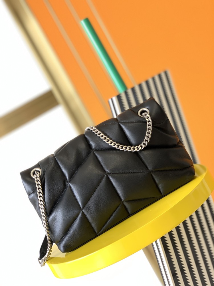 This is the YSL Loulou Puffer quilted bag, crafted from black soft leather with a silver YSL logo, featuring a relaxed yet sophisticated style and suitable for shoulder or crossbody wear.