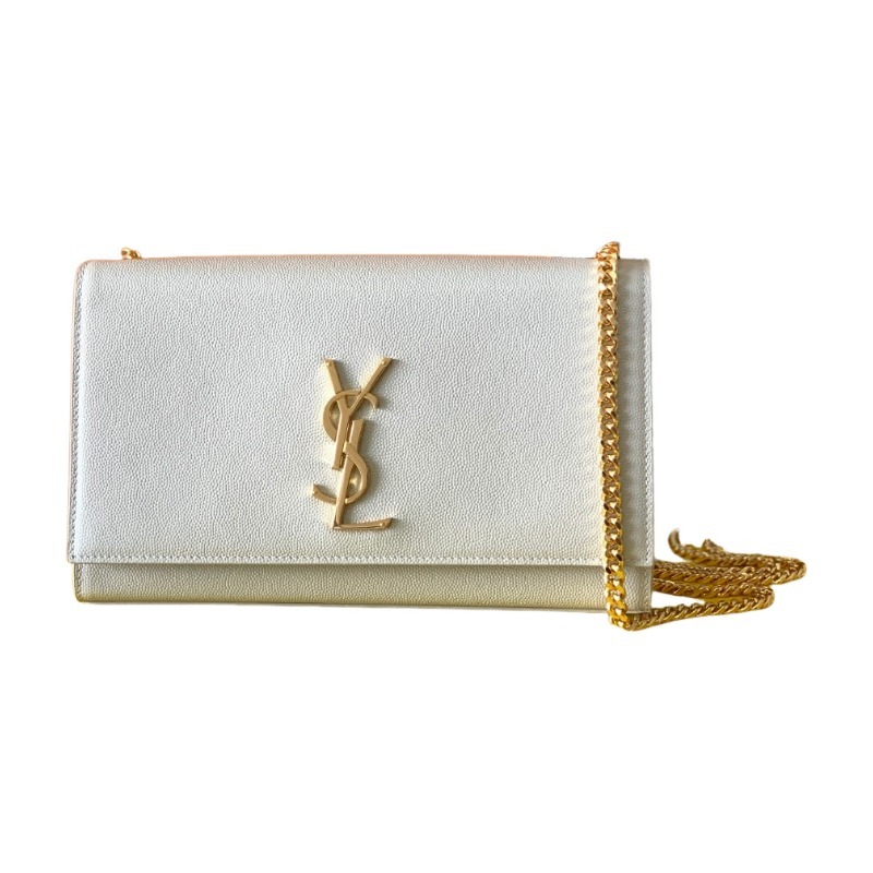 This is the YSL Kate chain bag, made of white caviar leather with gold-tone logo and chain, suitable for shoulder or crossbody wear.