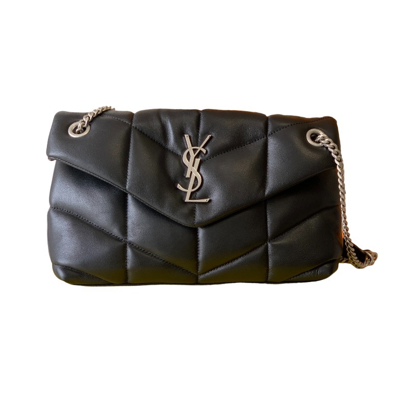 This is the YSL Loulou Puffer quilted bag, crafted from black soft leather with a silver YSL logo, featuring a relaxed yet sophisticated style and suitable for shoulder or crossbody wear.
