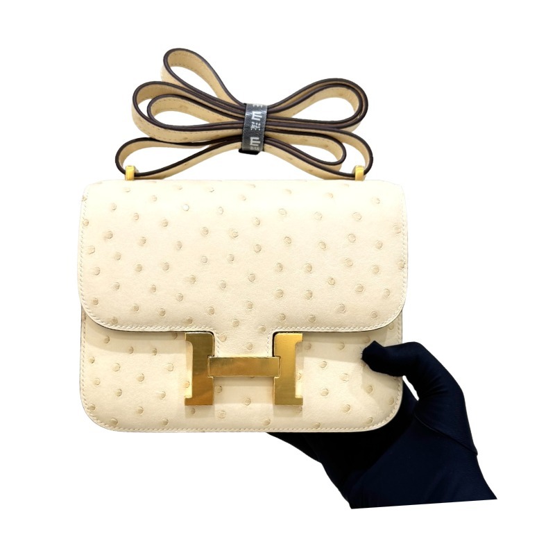 The Hermès Constance 19 handbag in ostrich leather—specifically in the Cream White / Wool White colorway paired with gold hardware—is one of the brand's iconic classics.