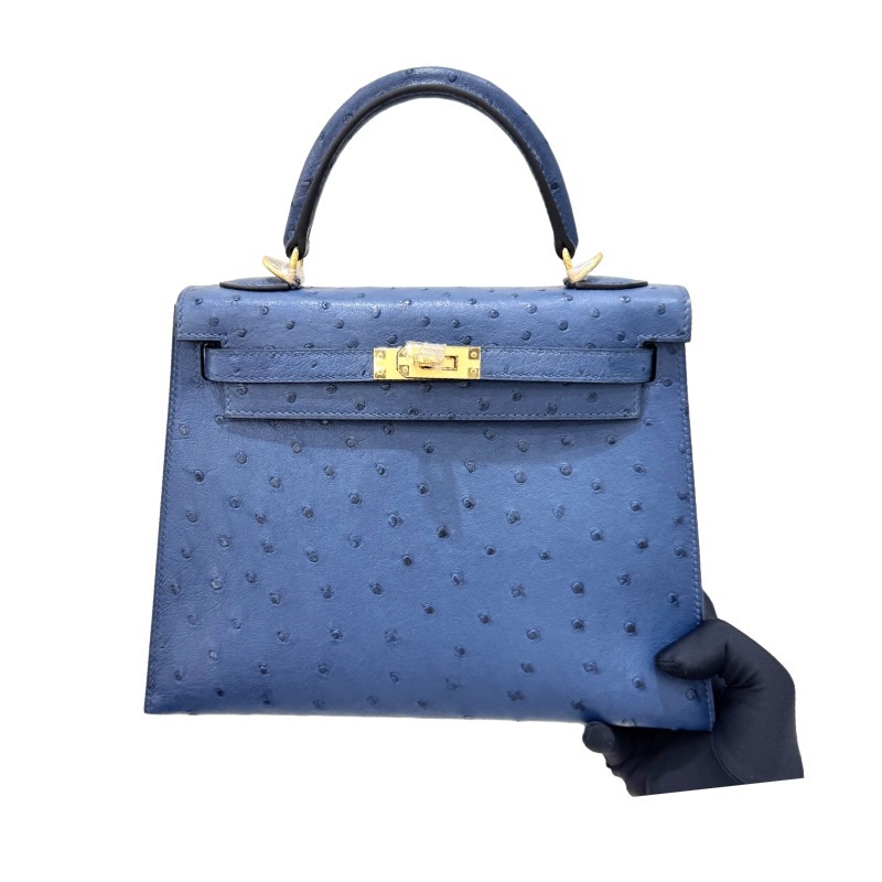 The Hermès Kelly 25 handbag in ostrich leather—featuring a fresh "Haze Blue" hue (also known as "Sailor Blue" or "Atlantic Blue") paired with gold hardware—stands as a quintessential example of Hermès' exotic skins, embodying an aesthetic that is both coo