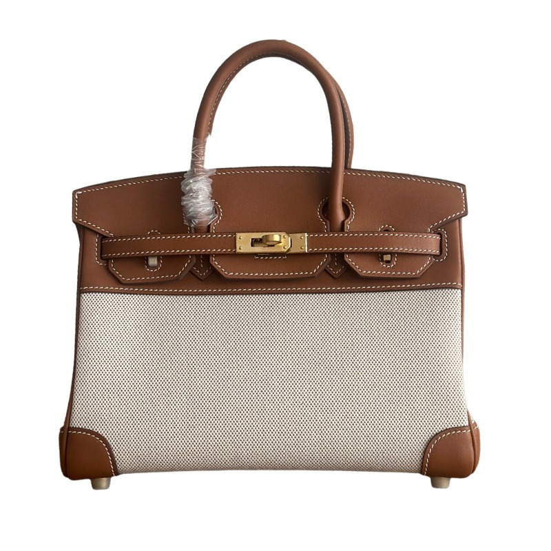 A Birkin-style bag in gold-brown leather and canvas, with an overall retro and versatile style.