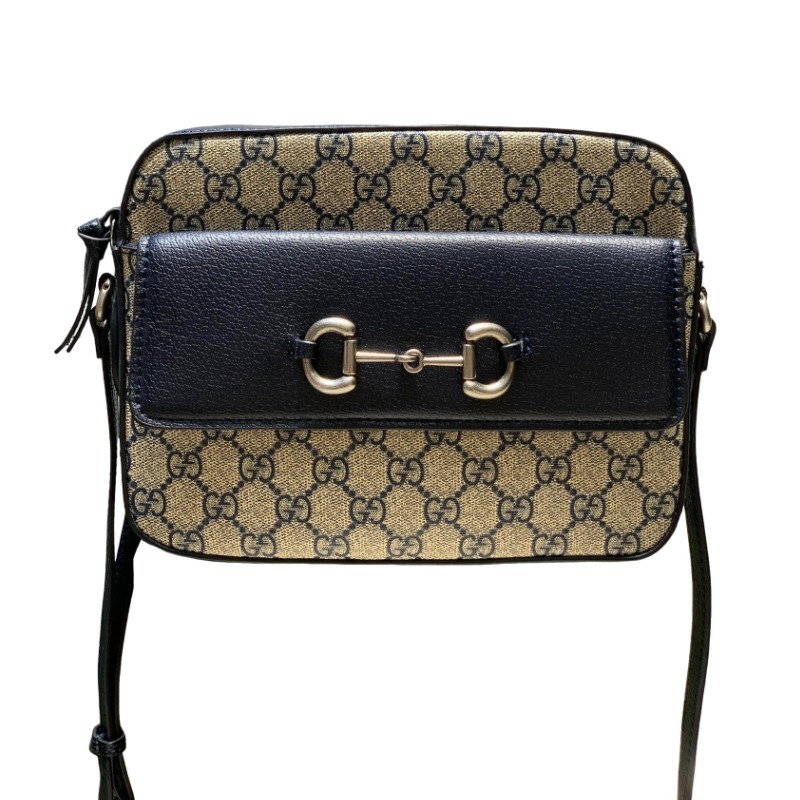 The Gucci 1955 series horsebit small camera bag is also one of the brand's popular classic styles.