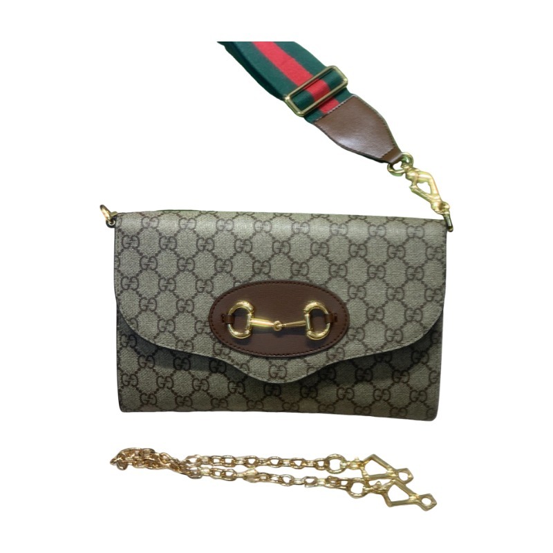 The Gucci Horsebit 1955 series double-strap WOC/clutch bag is a popular style in the 1955 series that combines practicality and fashion.