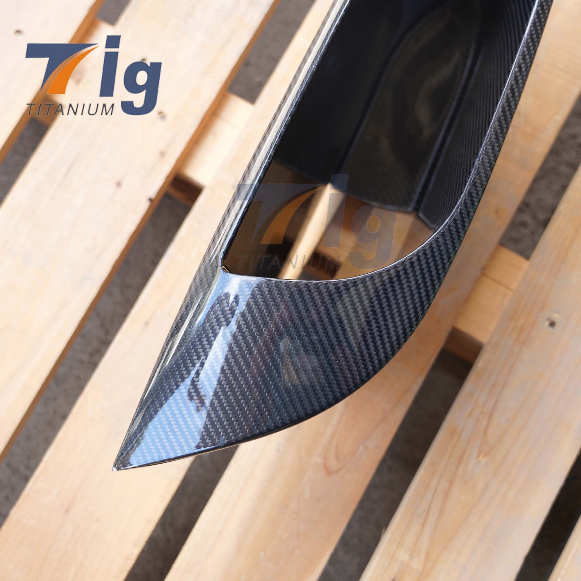 Dry Carbon Fiber Headlight Air Duct for BMW M3 E92