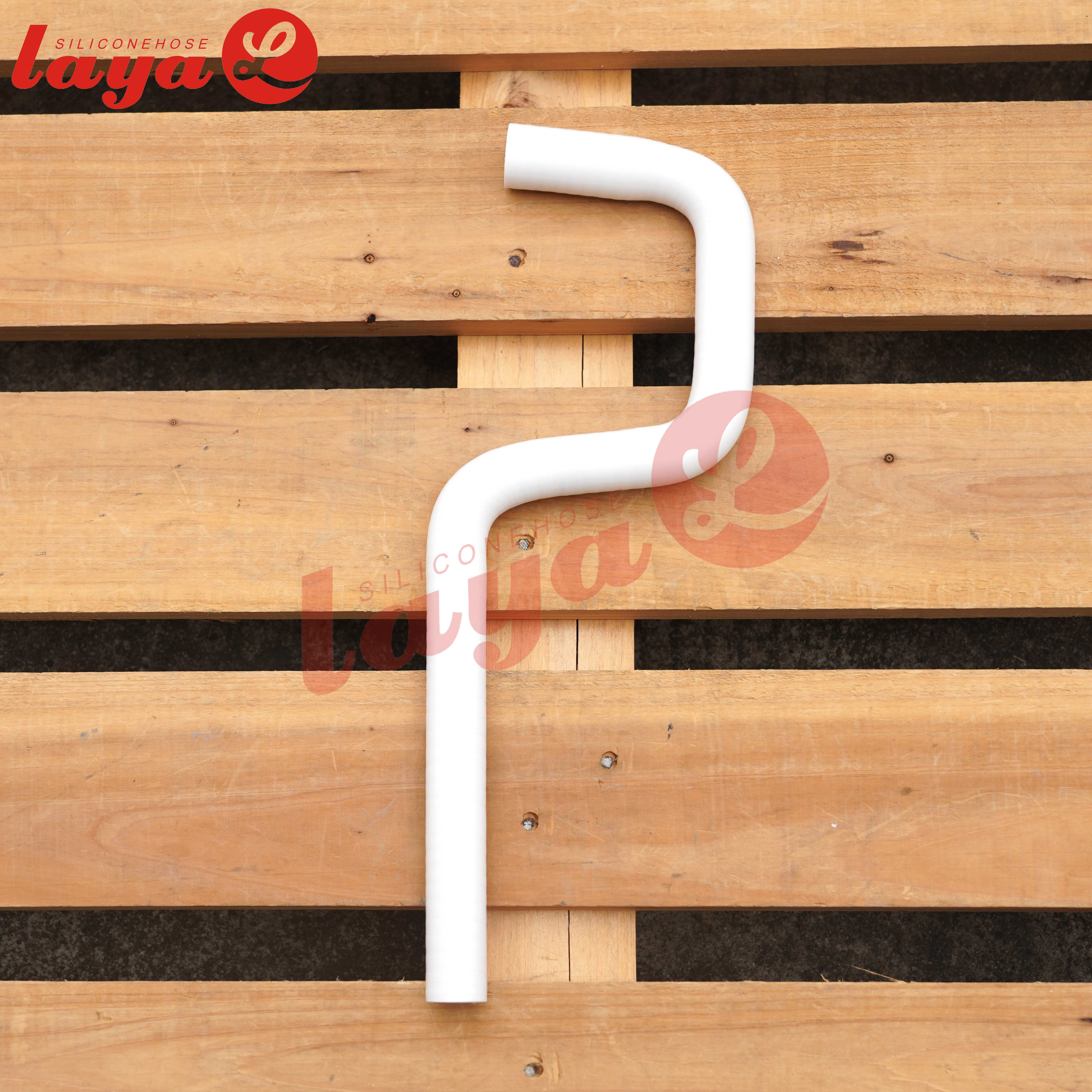 PERFORMANCE SILICONE EGR TO CAB COOLANT HOSE 2007.5-2010 GM 6.6L DURAMAX