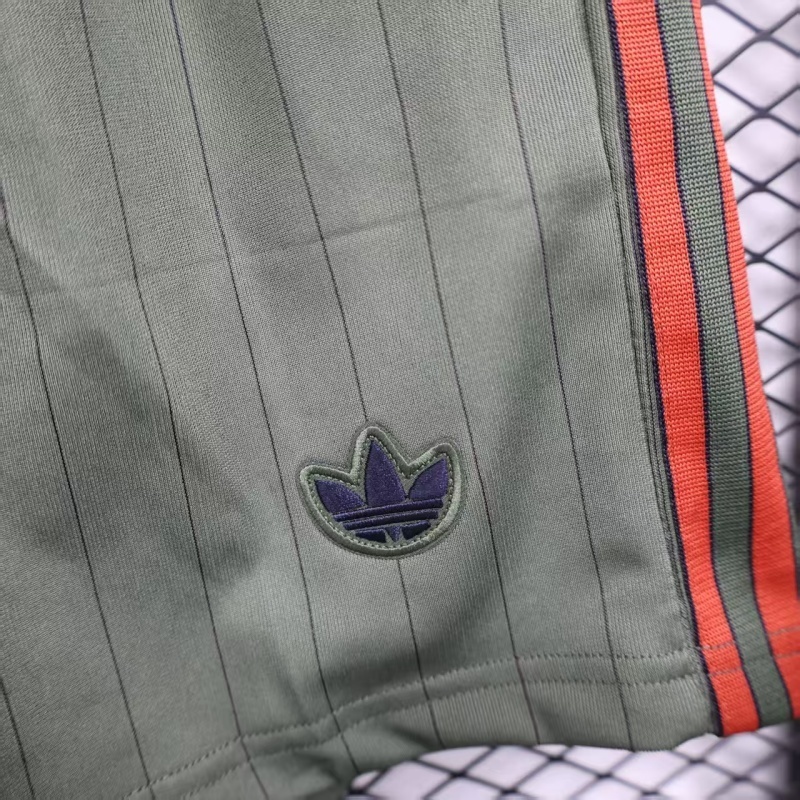 Player 2025-26 shorts Bayern Munchen shorts