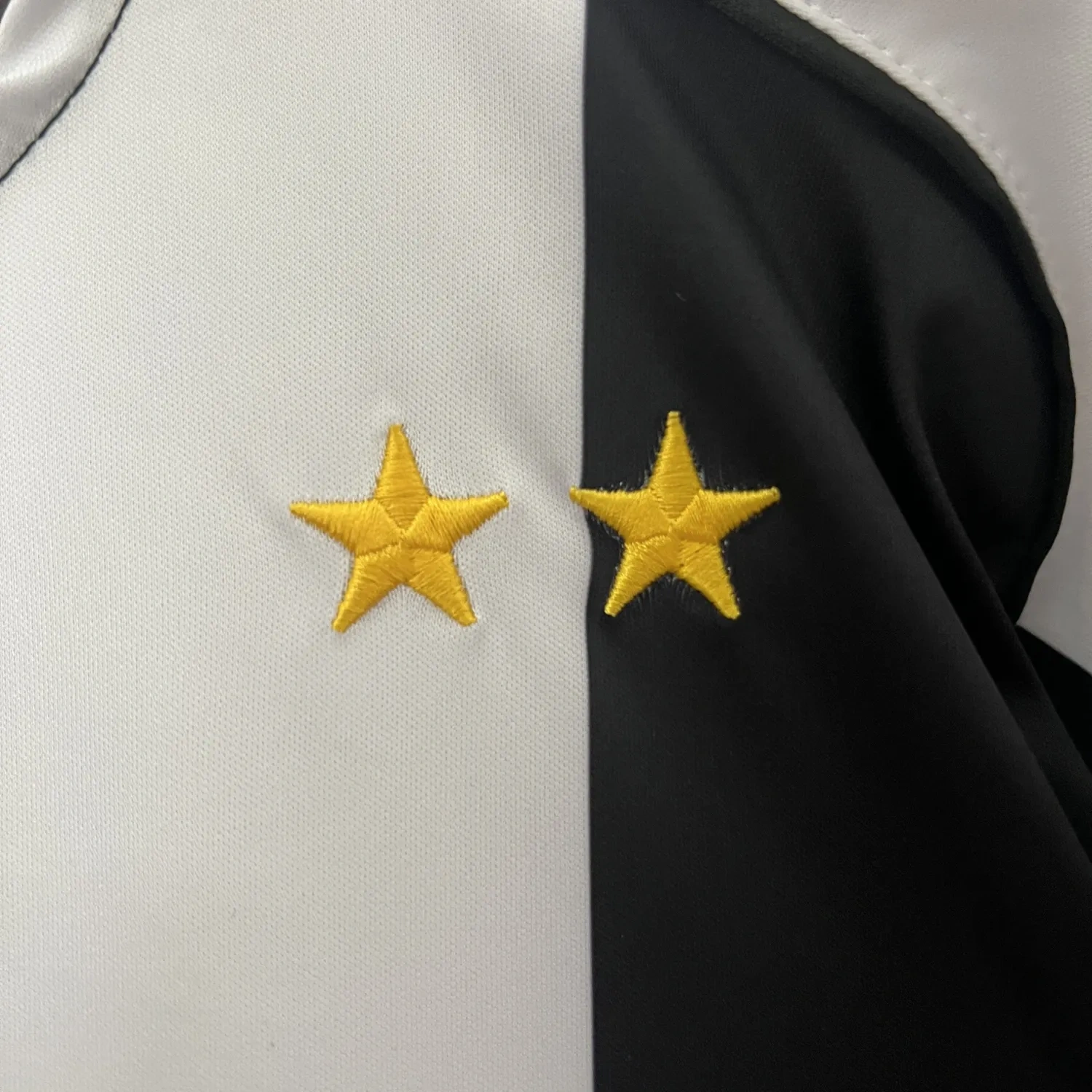 Retro 2004-05 Juventus home football jersey retro