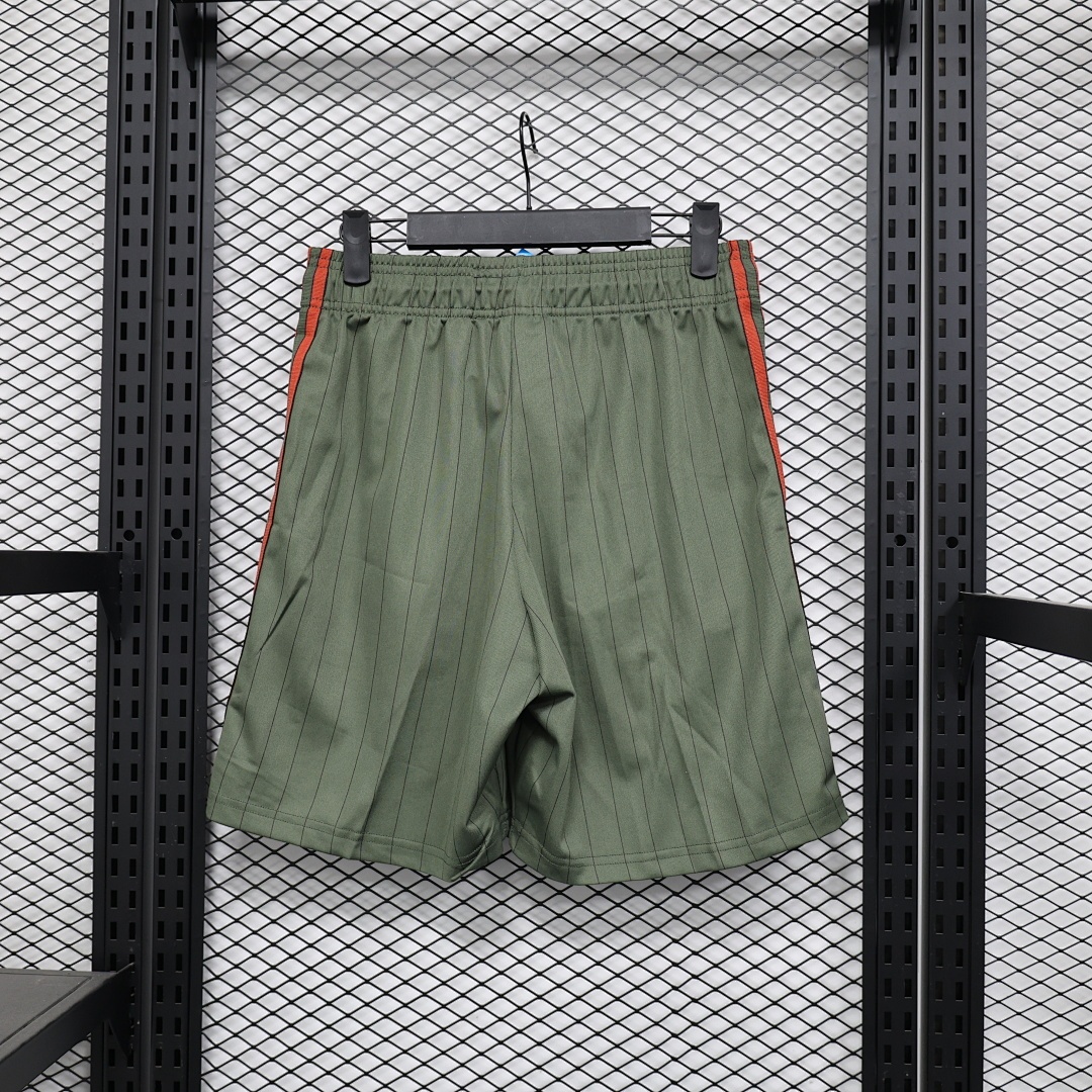 Player 2025-26 shorts Bayern Munchen shorts
