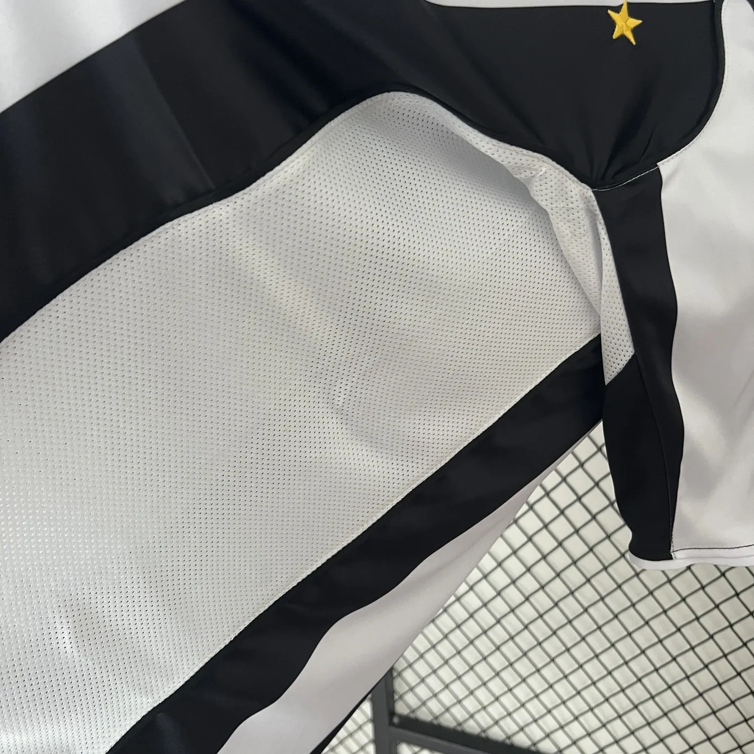 Retro 2004-05 Juventus home football jersey retro