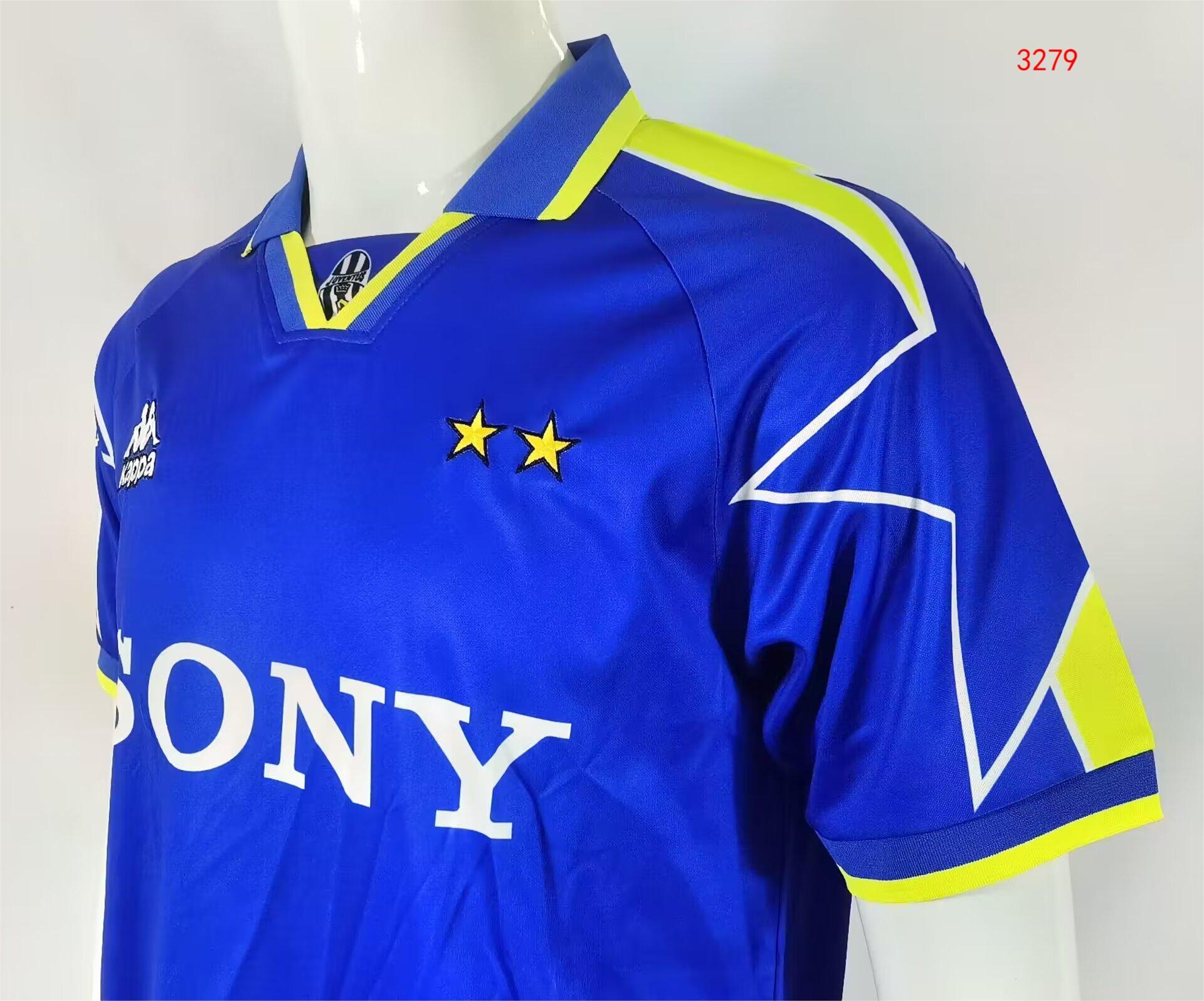 Retro 1996-97 Juventus away football jersey