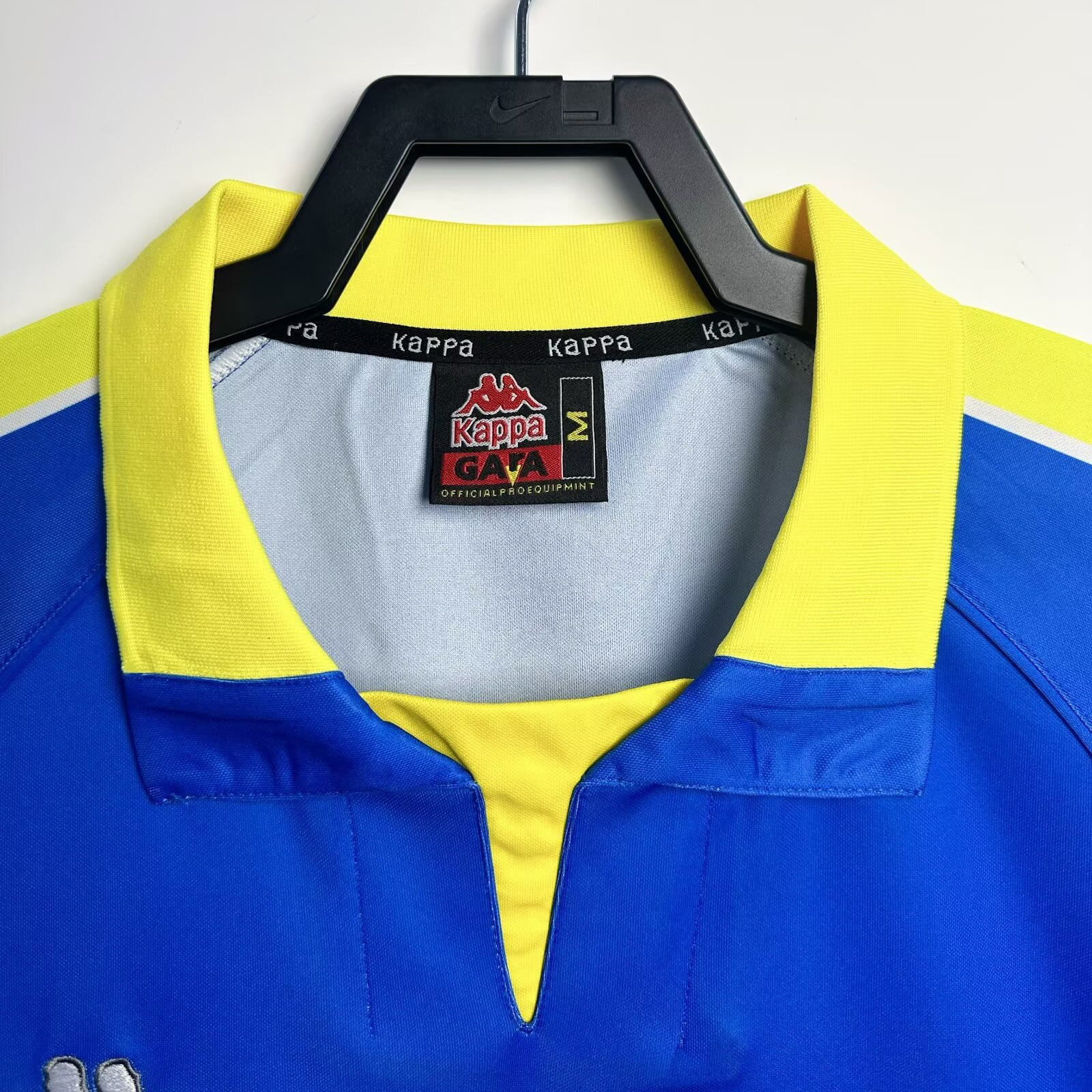 Retro 1997-99 Juventus away football jersey