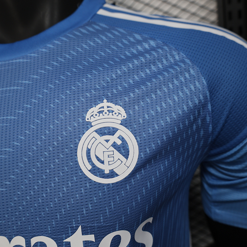 Player 2025-26 Real Madrid goalkeeper Football jersey