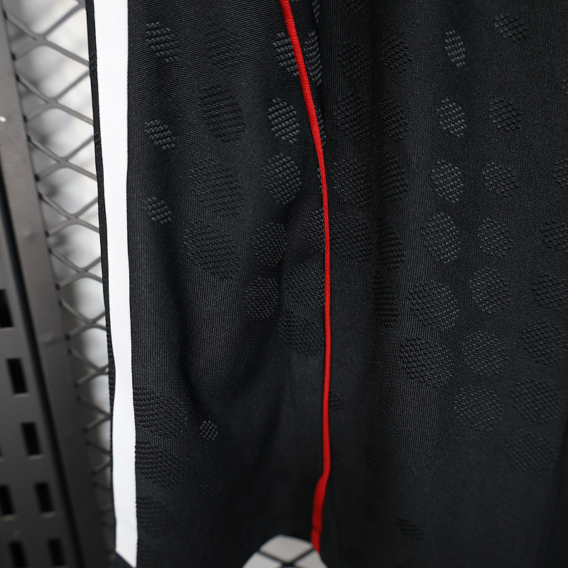 Player 2025-26 shorts Liverpool