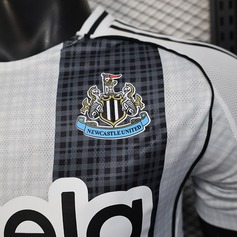 Player 2025-26 Newcastle Home Football jersey