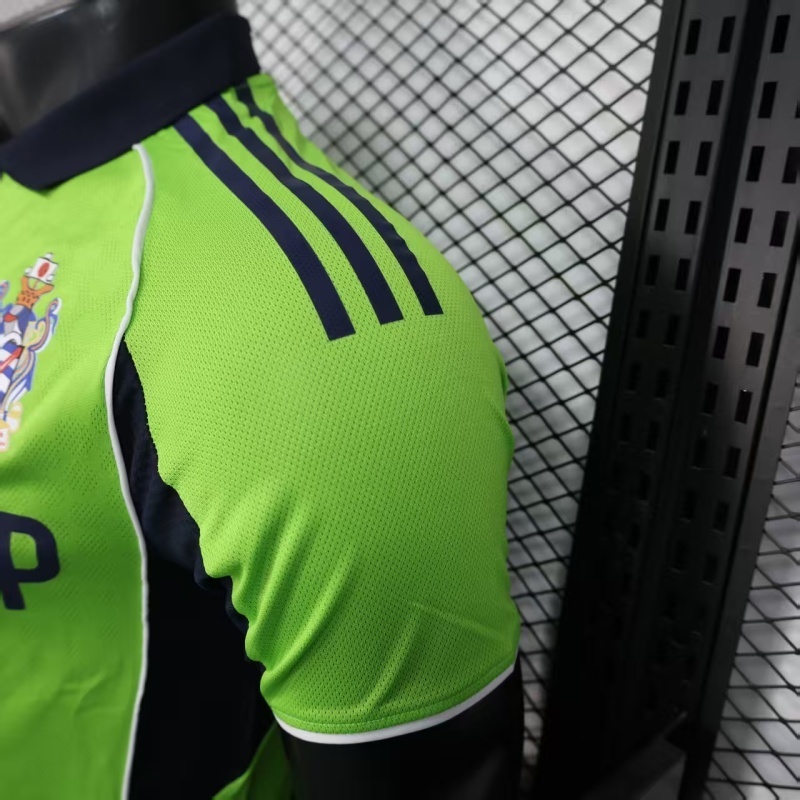 Player 2025-26 Fulham Third Away football jersey