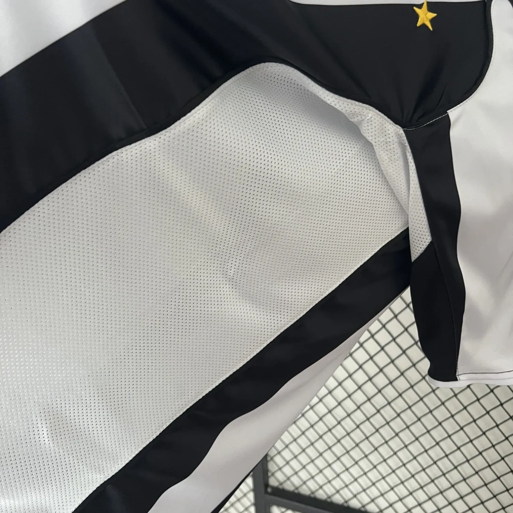 Retro 2004-05 Juventus home football jersey retro