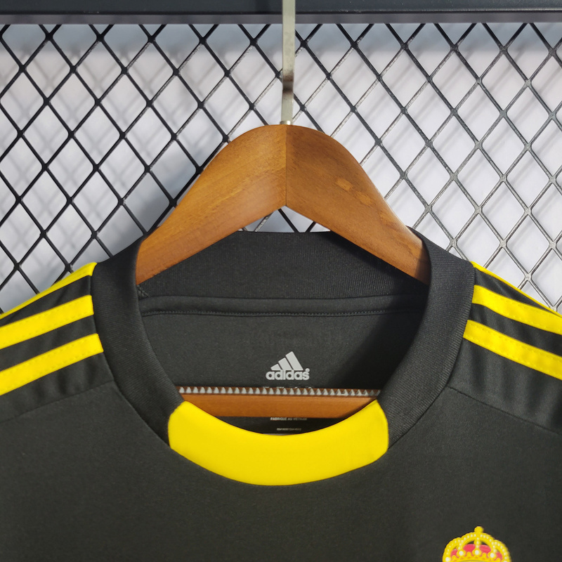 Retro 2011-12 Goalkeeper Real Madrid Goalkeeper  I. Casillas #1 Football jersey retro