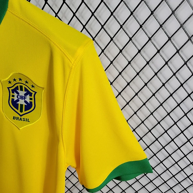 Retro 2006 Brazil home retro RONALDO Ronaldinho KAKA R.CARLOS CAFU ROBINHO Football jersey