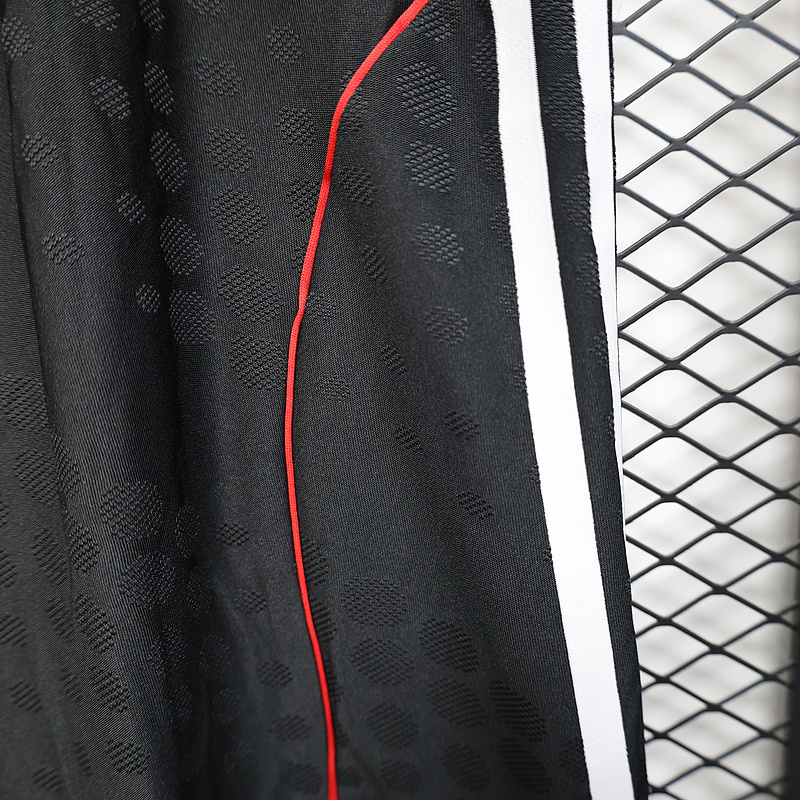 Player 2025-26 shorts Liverpool