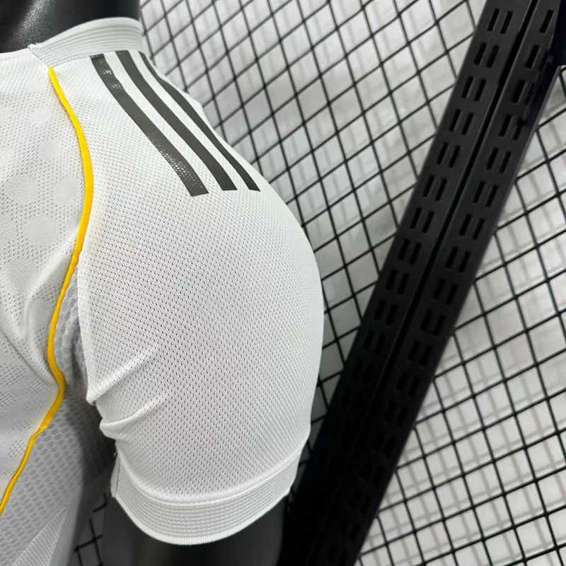 player 2025-26 Real Madrid Home Football jersey