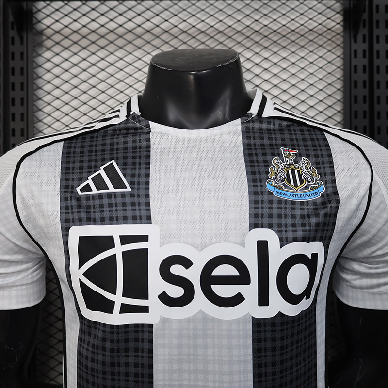 Player 2025-26 Newcastle Home Football jersey
