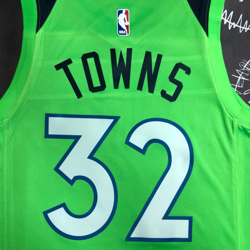 Minnesota Timberwolves Flying Man 32 Towns