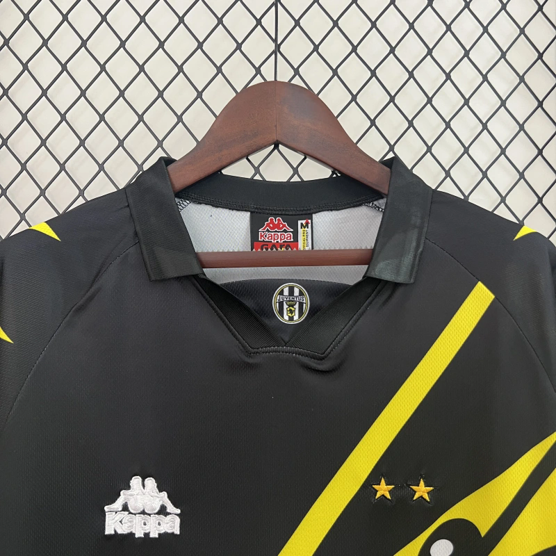 Retro 1996-97 Juventus third away football jersey