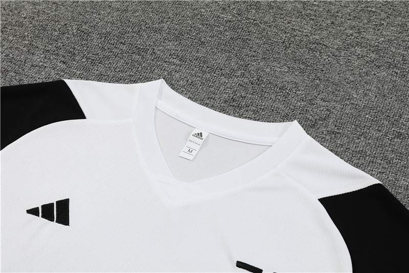 23-24 Juventus short-sleeved training jersey
