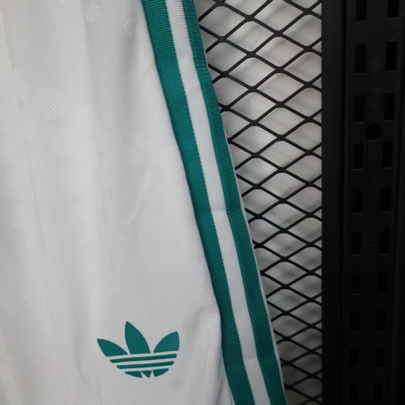 Player 2025-26 shorts Liverpool shorts