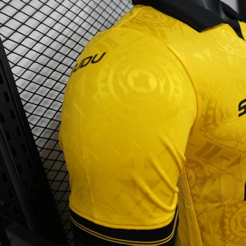 Player 2025-26 Wolves Home football jersey