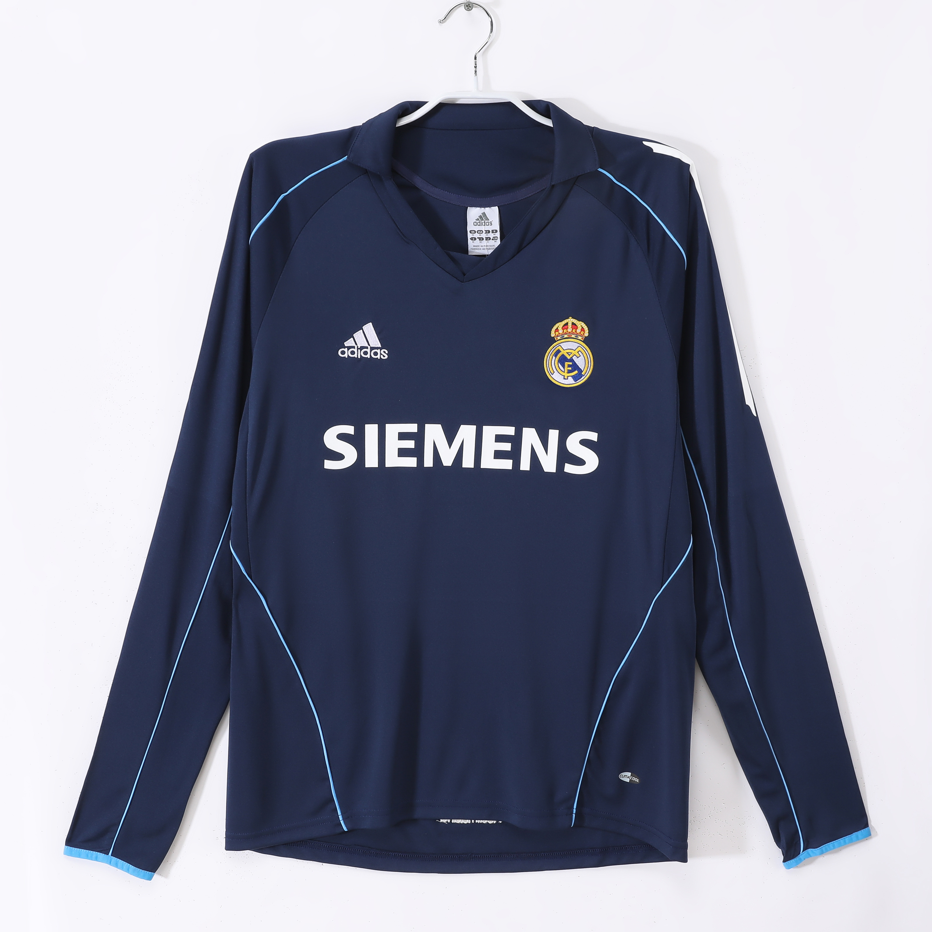 Retro 2005/06 Real Madrid away long sleeved navy blue