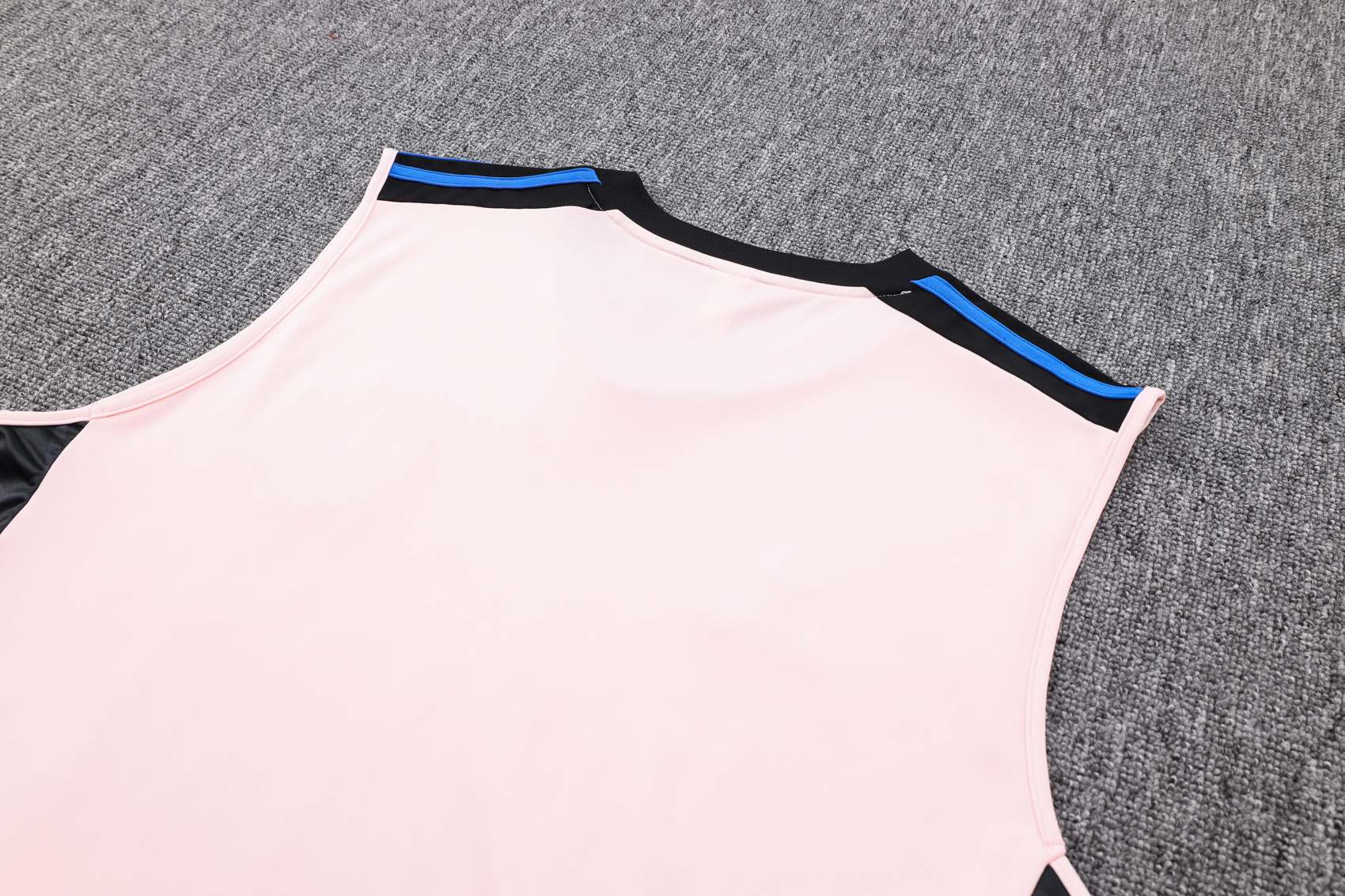 23-24 season Manchester United pink training vest