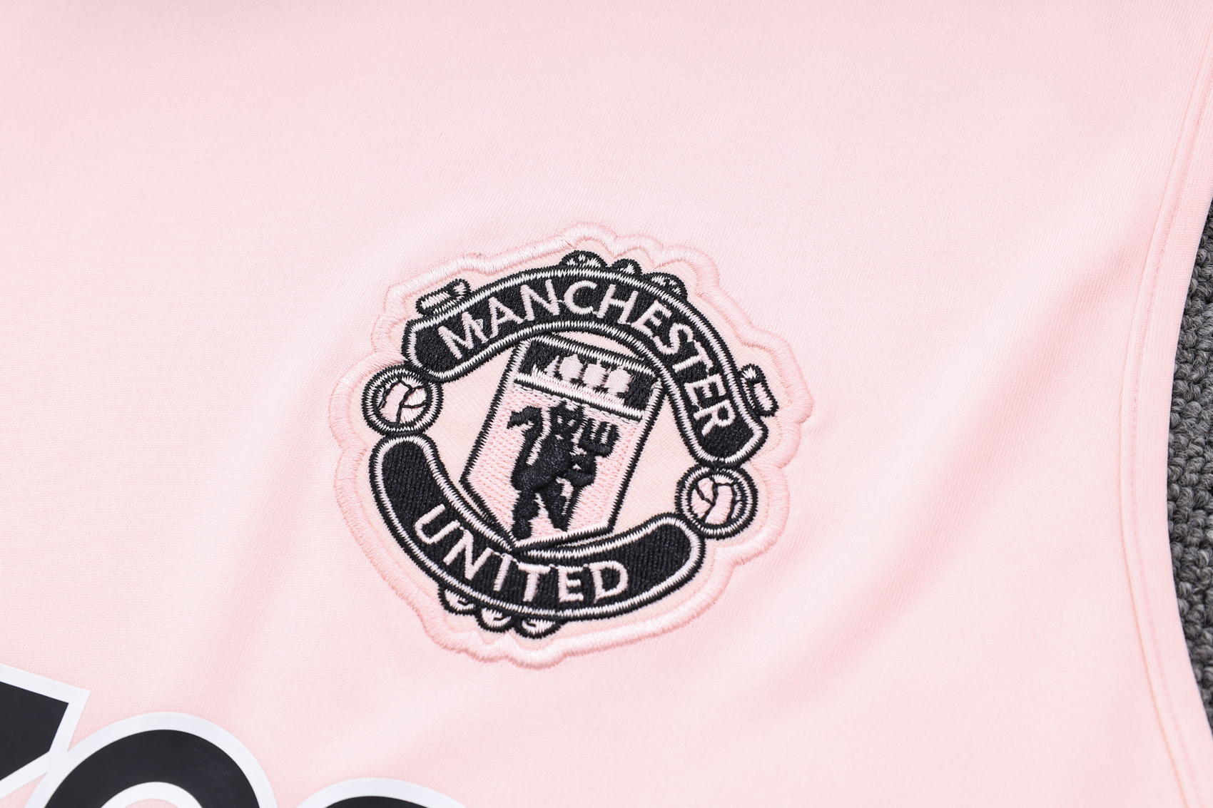 23-24 season Manchester United pink training vest