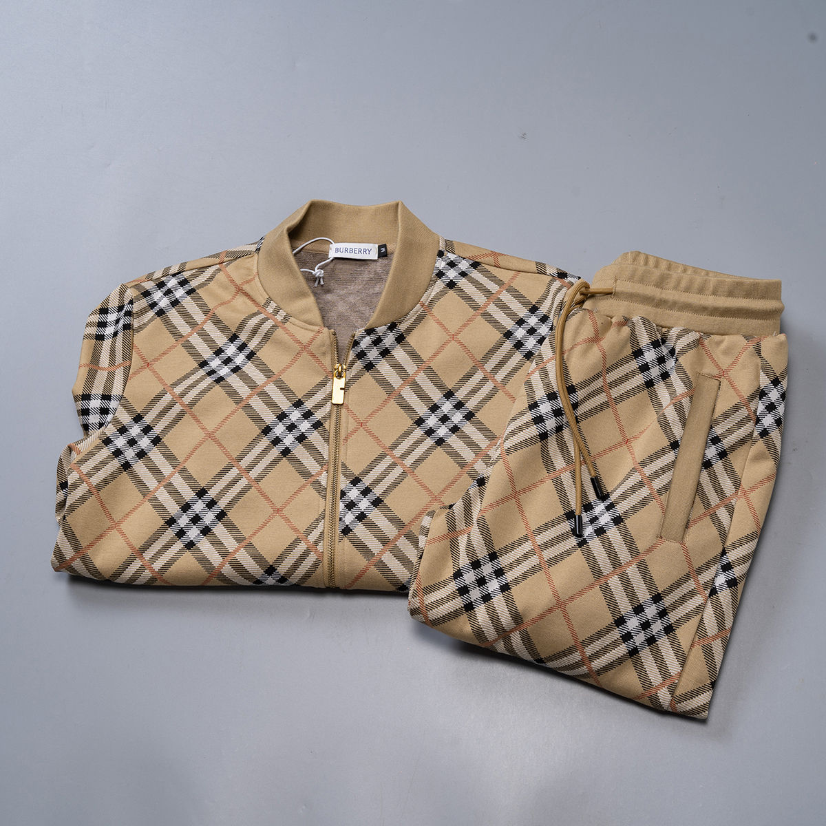 Burberry Men's Tracksuit BU-016