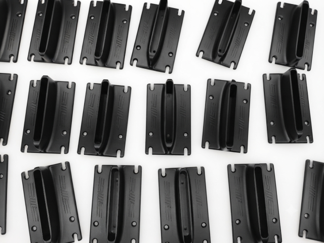 Precision-milled lightweight aluminum hydrofoil mounting plate with flow-through cooling slots for racing applications