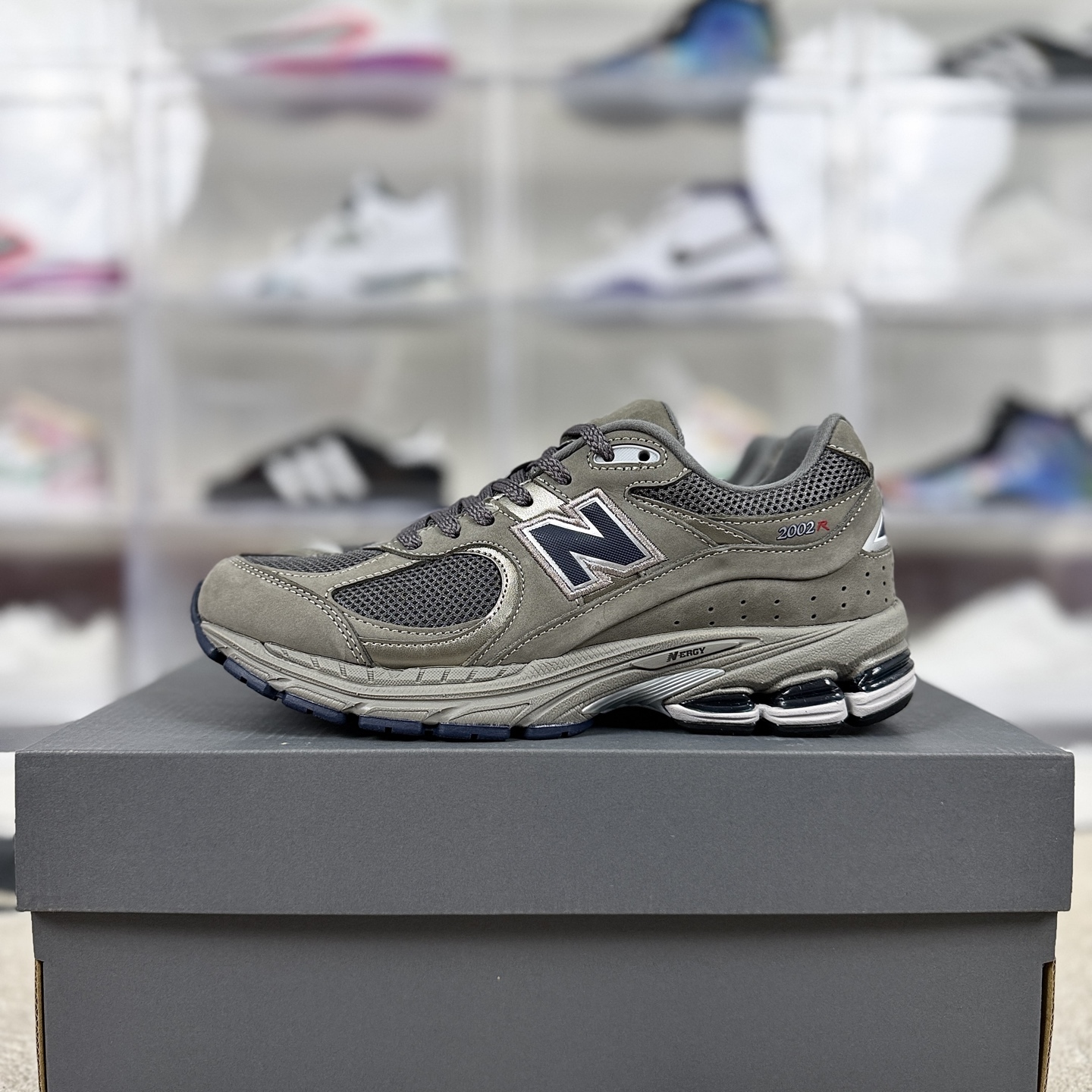 New Balance NB2002R