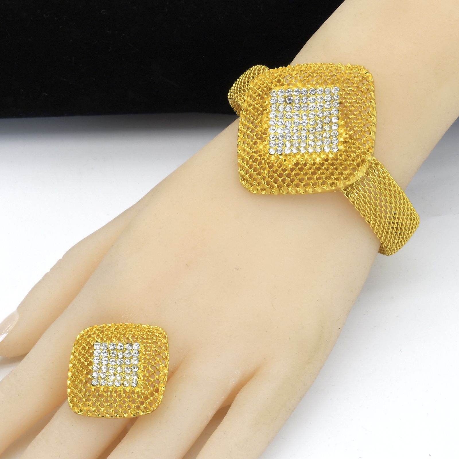 2025 Dubai Women's Fashion Jewelry Set Hot Selling Alloy Gold Plated Necklace Bracelet Earrings Rings Zircon Stone for Wedding
