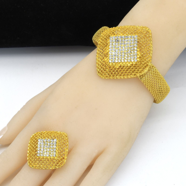 2025 Dubai Women's Fashion Jewelry Set Hot Selling Alloy Gold Plated Necklace Bracelet Earrings Rings Zircon Stone for Wedding