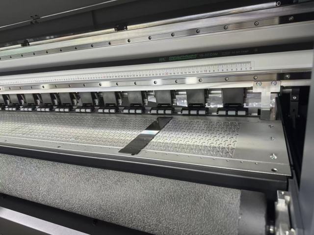 CS8 1.8m Sublimation Printer with 8 i3200 printheads